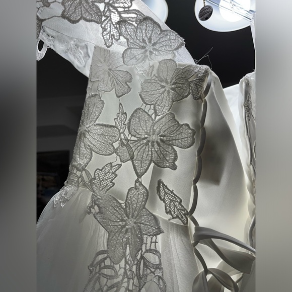 NEW - Wedding Gown - Picture 10 of 12